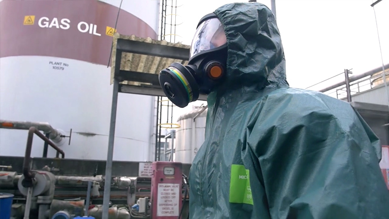 微護(hù)佳GR40-T-99-122-02MC4000綠色雙袖雙褲腿帶腳套連體防化服圖片2