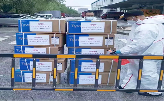 杜邦公司捐贈(zèng)價(jià)值340萬(wàn)人民幣防護(hù)服,助力上海復(fù)工復(fù)產(chǎn)圖片1