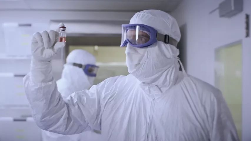 潔凈室防護(hù)服一次性的好還是重復(fù)使用的好2