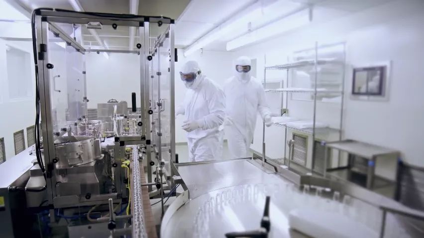 潔凈室防護(hù)服一次性的好還是重復(fù)使用的好3