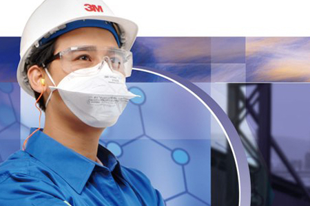 戴著防塵口罩作業的工人