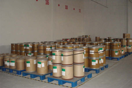 可燃氣體探測器、盛漏托盤是化學品倉庫中最常用的防泄漏器材