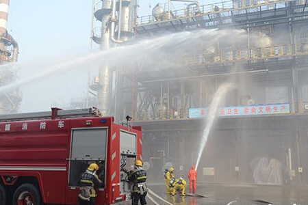 火災高危單位進行實際消防演練